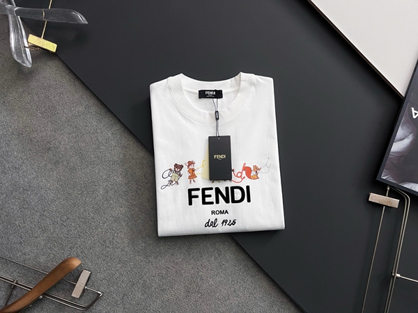 ブランドTシャツ角部分ディテール